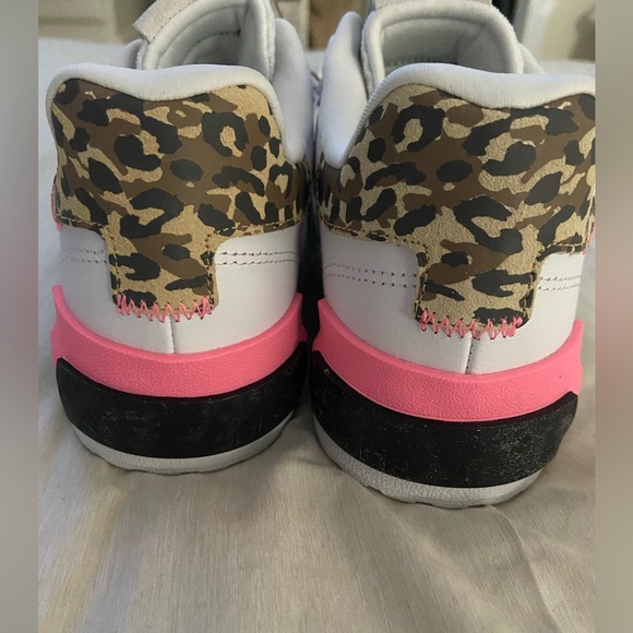 👟 NIP WOMENS ADIDAS SIZE 6 - Picture 3 of 10